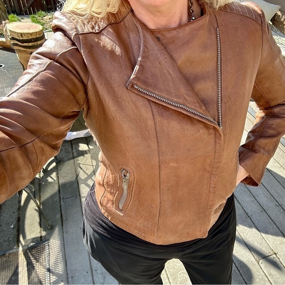 Xl Gap Edition vintage leather coat in cognac color. Buttery soft w cool details - Picture 7 of 16